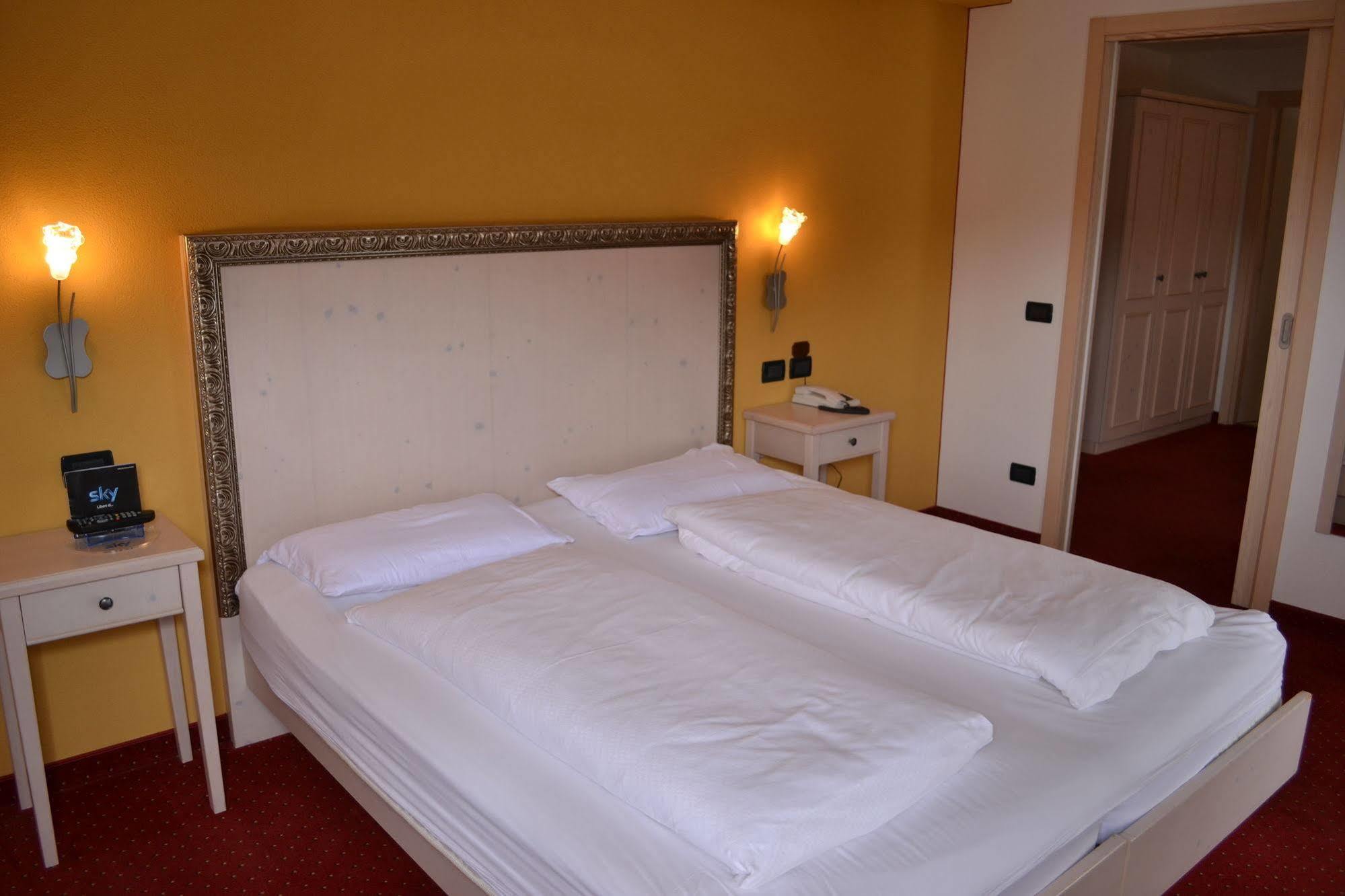 Hotel Piccolo Tibet Livigno Exterior foto