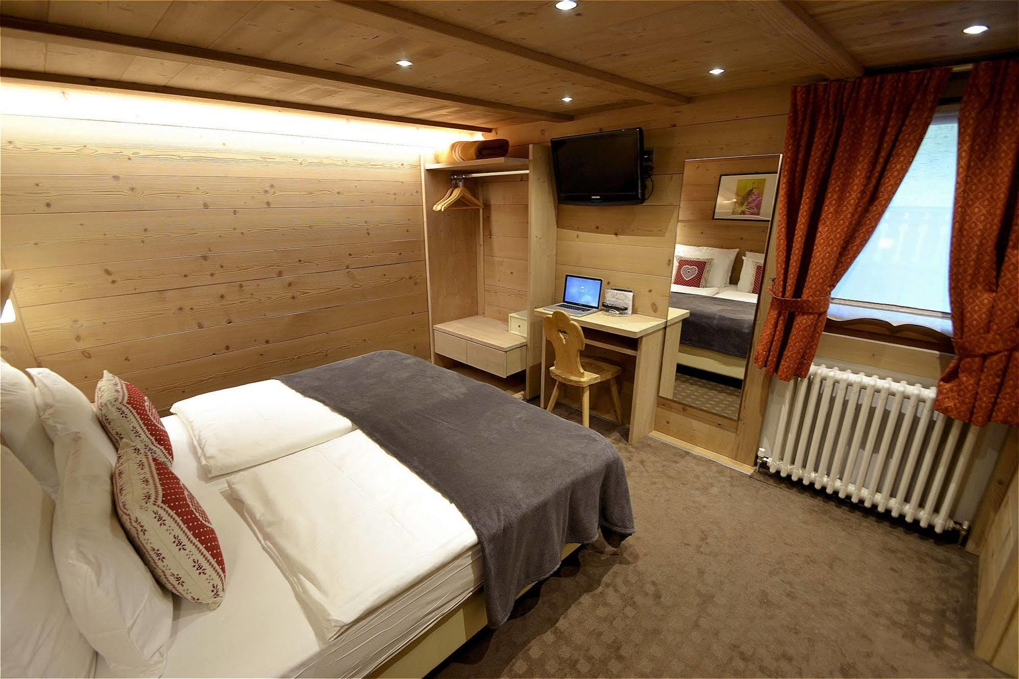 Hotel Piccolo Tibet Livigno Exterior foto